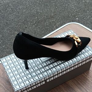 Elegant Black Heels with Gold Accent